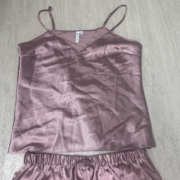 DB Studio satin Cami and ruffle flutter shorts pajama set - Picture 5 of 10